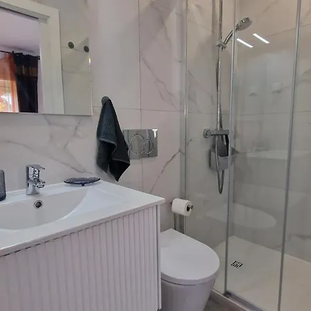 2 Quartos, 2 Wc, Vista Mar E Piscina דירה