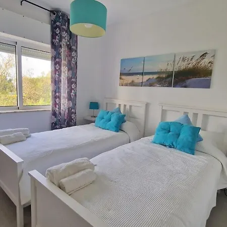 2 Quartos, 2 Wc, Vista Mar E Piscina דירה קארבואירו